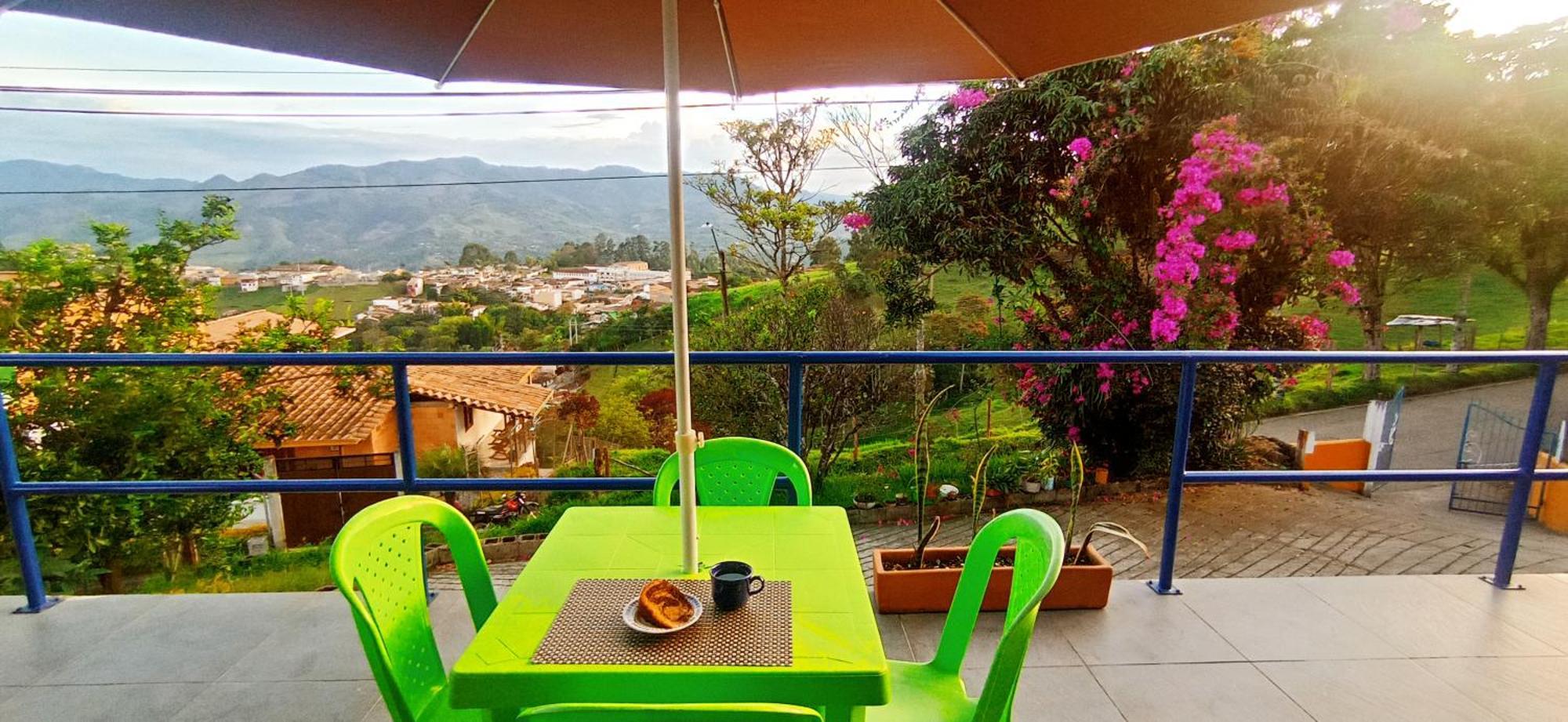 ᒍᑌᕼᗩᒪᑌ Hotel Jericoc  Exterior photo